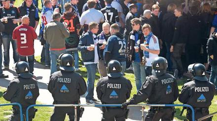 Hohes Polizeiaufgebot. Spiele zwischen Werder Bremen und Hamburg gelten als Risikospiele.
