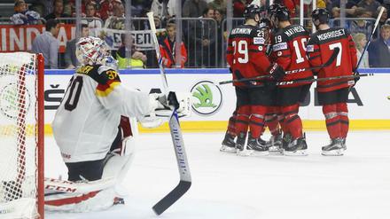 An Philipp Grubauer lag es nicht, dass Deutschland gegen Kanada praktisch chancenlos war.