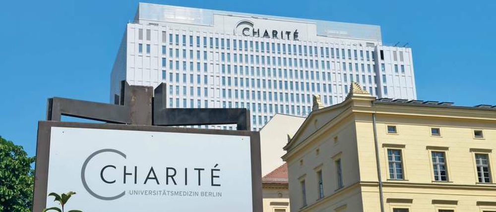 Unterschiede. Die Charité musste lange Zeit extreme Kürzungen hinnehmen und beginnt sich gerade erst von dieser Phase zu erholen. Am BIH dagegen sind die Professuren gut dotiert – ein Grund, weswegen einige an der Charité mit dem Institut fremdeln.