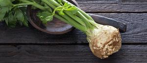 Tolle Knolle. Der Sellerie gilt als uralte Heilpflanze, die bei Rheuma hilft und den Blutdruck senkt.