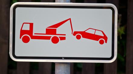 Beides bringt Geld. Ob Halteverbot oder Parkzone: Wer hier seinen Wagen abstellt, muss zahlen. Allerdings verursacht jedes Knöllchen auch Verwaltungskosten.