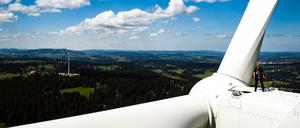 Windkraftanlage am Mont-Soleil in Saint-Imier, Elementarer Punkt in dem zur Abstimmung ist das AKW-Neubauverbot.