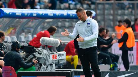 Vercoacht? Jedenfalls verloren. Herthas Trainer Dardai nach dem 2:6 gegen Leverkusen. 