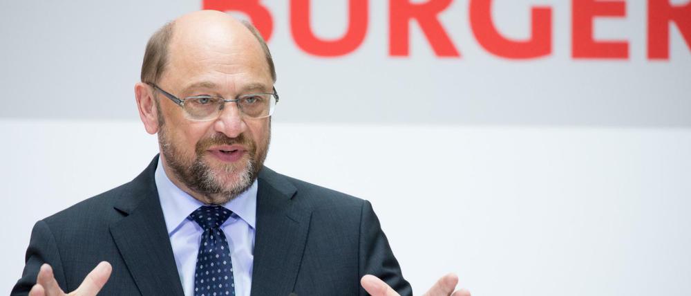 Der Kanzlerkandidat selbst will nun mit Inhalten punkten. "Mehr Zeit für Gerechtigkeit" heißt der Titel des Programms. 