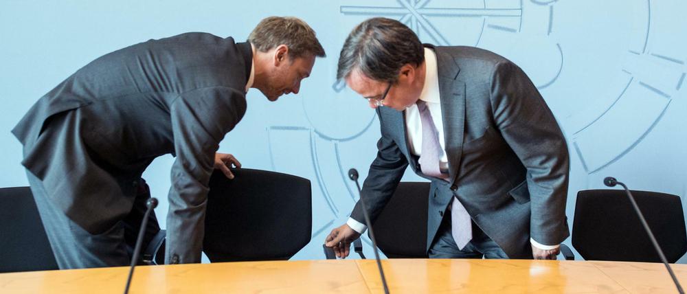 FDP-Vorsitzender Christian Lindner (l) und CDU-Landesvorsitzender Armin Laschet (r) beginnen in NRW mit Koalitionsverhandlungen.
