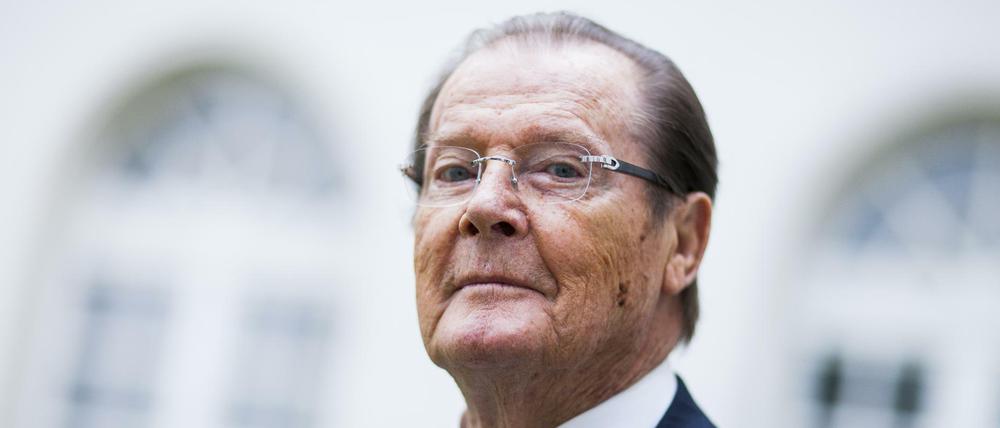 Der britische Schauspieler Sir Roger Moore. 
