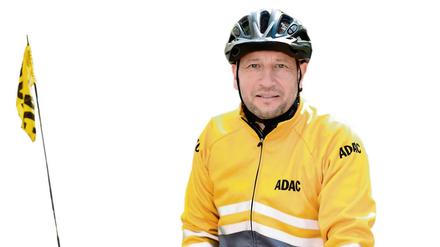 Kfz-Meister Dirk Nießl, der Gelbe Engel auf dem Fahrrad.