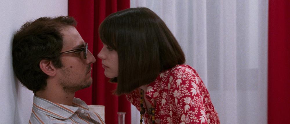 Das französische Drama "Le Redoutable" erzählt von niemand Geringerem Jean-Luc Godard (Louis Garell) und seiner Liebesbeziehung zur Schauspielerin Anne Wiazemsky (Stacy Martin). Regisseur Michel Hazanavicius hatte für seinen Cannes-Beitrag "The Artist" 2011 den Oscar gewonnen.