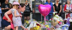 Trauer nach der Manchester-Attacke. Michael Wolf schreibt über die Auswirkungen von Terror und Krieg auf Psyche und Gesellschaft.