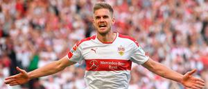 Simon Terodde durfte sich gleich doppelt freuen. Der Stürmer stieg mit dem VfB Stuttgart in die Bundesliga auf und wurde Torschützenkönig der Zweiten Liga.