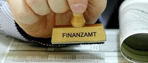 Jedes Jahr ein Riesenspaß: Die Steuererklärung. Im besten Fall gibt es am Ende den Stempel der Behörde - und Geld zurück.