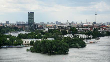 Sogar der Aufenthalt auf dem Wasser der Rummelsburger Bucht gilt als potenziell gesundheitsgefährdend.