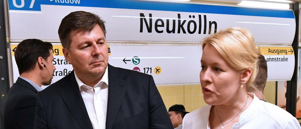 Innensenator Andreas Geisel und Neuköllns Bürgermeisterin Franziska Giffey auf dem U-Bahnhof Neukölln.