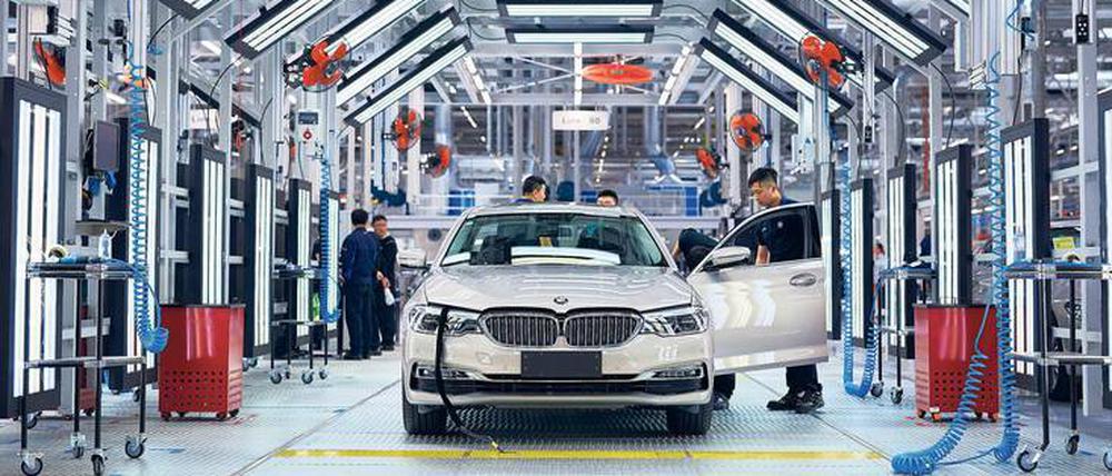 Futuristisch. Im BMW-Werk in Dadong dreht sich alles um den neuen 5er. Geleitet wird das Werk übrigens – ungewöhnlich nicht nur in China – von einer Frau.