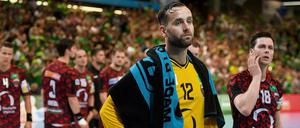 Berlins Silvio Heinevetter (Mitte) und Teamkollege Hans Lindberg sind mit Platz zwei natürlich nicht zufrieden.