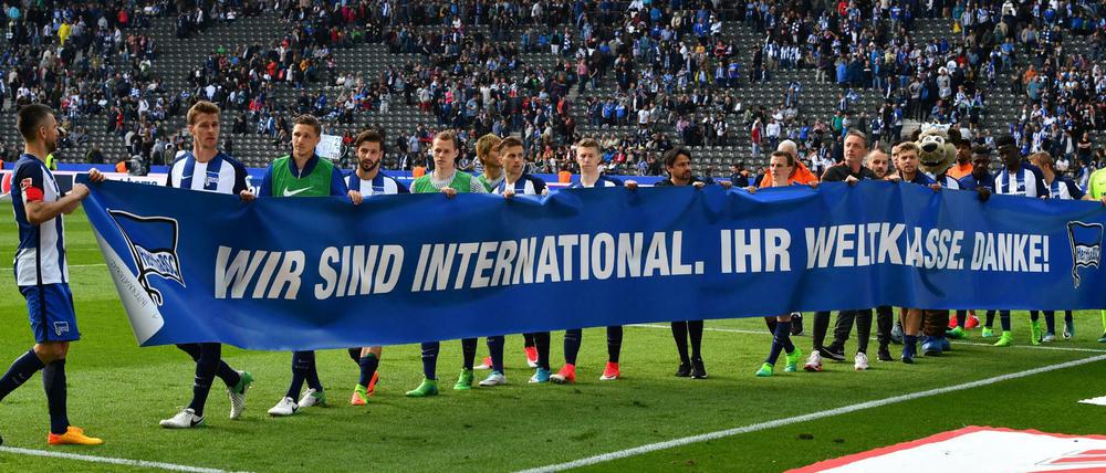 Herthas Mannschaft verabschiedet sich mit der Hoffnung auf die direkte Europa-Qualifikation.