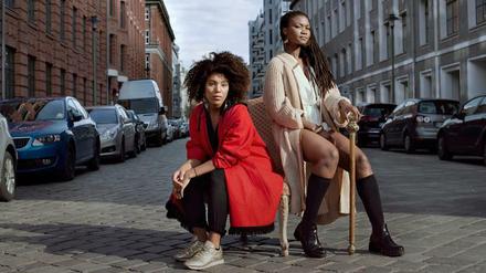 „Call me Queen“ ist nach „Jung, giftig und schwarz“ das zweite Stück, das Thandi Seb (l.) e am Ballhaus Naunynstraße inszeniert und spielt. Angefangen hatte sie als Regiehospitantin.