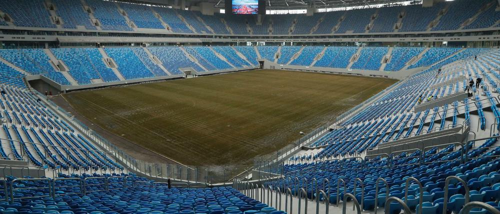 Beim Bau des neuen Fußballstadions in St. Petersburg sollen für Arbeiter mitunter verheerende Bedingungen geherrscht haben.