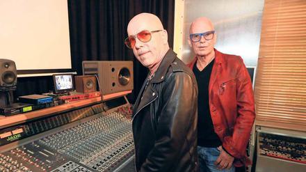 Zwei von fünf. Sänger Toni Krahl (links) und Gitarrist Fritz Puppel von der Band City im Karlshorster Tonstudio.
