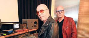 Zwei von fünf. Sänger Toni Krahl (links) und Gitarrist Fritz Puppel von der Band City im Karlshorster Tonstudio.