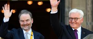 Karlspreis-Träger Timothy Garton Ash und sein Laudator, Bundespräsident Frank-Walter Steinmeier, in Aachen.