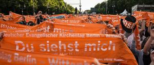 Vier Tage lang dominierte das Orange des Kirchentags im Berliner Stadtbild. Am Sonntag geht er in Wittenberg zu Ende.