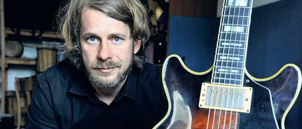 Vielspieler. Kalle Kalima hat neben seinem Trio, mit dem er „Finn Noir“ auf die Bühne bringt, noch zahlreiche weitere Bands und Projekte. 