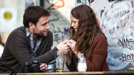 Horror in Berlin. Max Riemelt als Andi und Teresa Palmer als Clare in "Berlin Syndrome".