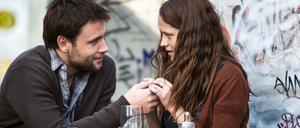 Horror in Berlin. Max Riemelt als Andi und Teresa Palmer als Clare in "Berlin Syndrome".