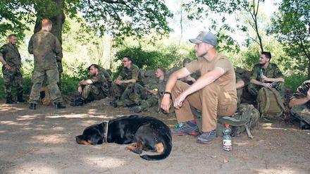 Kilometer 600. Alexander Sedlaks Rottweiler Bruno ist Teil seiner Therapie. Er zwingt ihn dazu, aus dem Haus zu gehen.
