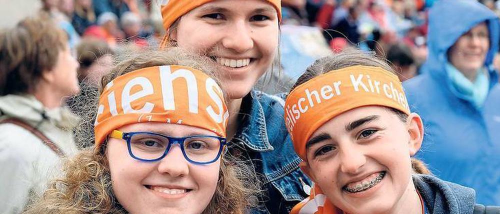 Bester Laune in Berlin. Besucher des Kirchentags. 