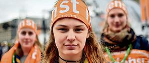 Orange ist die Farbe des Kirchentags in Berlin. 