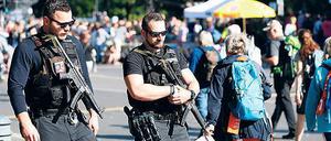 Gut bewaffnet. Die Polizei zeigt Präsenz bei den Veranstaltungen des Kirchentags - und wird dies auch beim Pokalfinale tun.