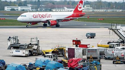 Air Berlin durchlebt schwere Zeiten. Hohe Schulden und die Gepäckbandprobleme gehören dazu und jetzt noch ein Loch.