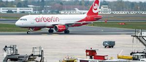 Air Berlin durchlebt schwere Zeiten. Hohe Schulden und die Gepäckbandprobleme gehören dazu und jetzt noch ein Loch.