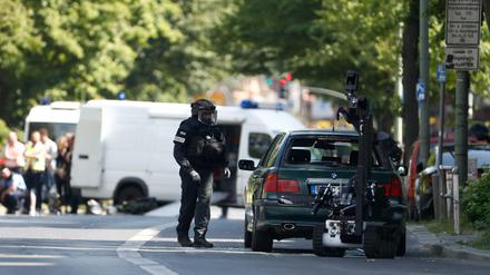 Die Polizei war mit Spezialeinheit und Sprengstoffroboter im Einsatz.