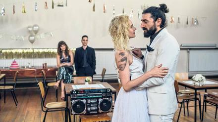 Heirat im Gefängnis. Diane Kruger als Katja Sekerci und Numan Acar als ihr kurdischer Mann, der später Opfer eines Anschlags von Neonazis wird.