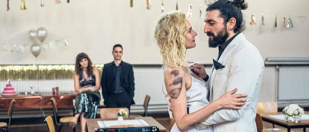 Heirat im Gefängnis. Diane Kruger als Katja Sekerci und Numan Acar als ihr kurdischer Mann, der später Opfer eines Anschlags von Neonazis wird.