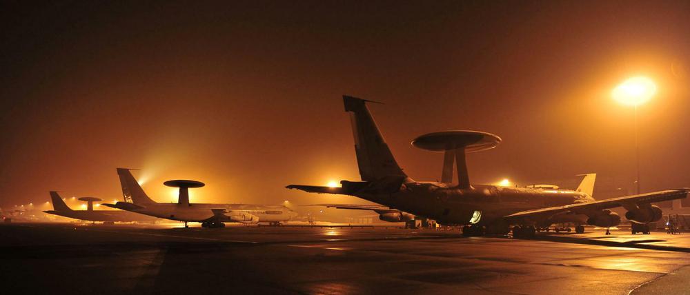 Awacs-Aufklärungsflugzeuge am türkischen Nato-Stützpunkt Konya (Archivbild von 2004)
