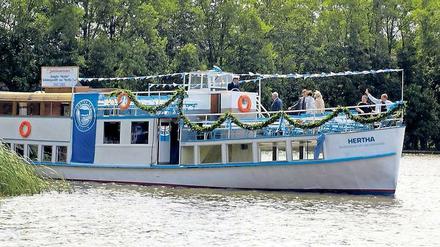 Hertha ahoi. Noch schippert das Gründungsschiff auf der Kyritzer Seenplatte, wie hier bei Wusterhausen. Foto: dpa/pa