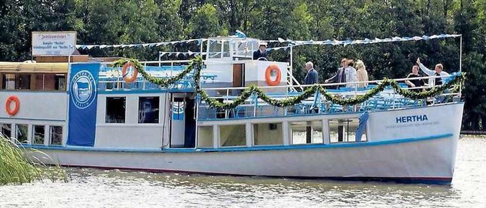 Hertha ahoi. Noch schippert das Gründungsschiff auf der Kyritzer Seenplatte, wie hier bei Wusterhausen. Foto: dpa/pa