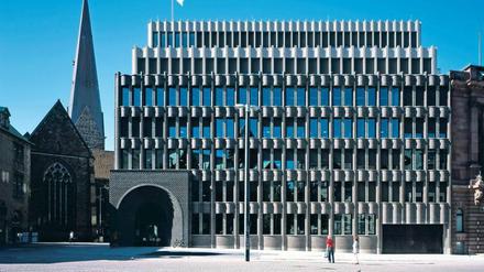Höhleneingang. Der Neubau der Bremer Landesbank (Ausschnitt).