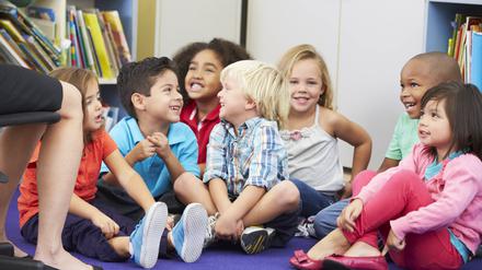 Von Bezirk zu Bezirk gibt es große Unterschiede. Während in Mitte und Friedrichshain-Kreuzberg laut einer neuen Studie alle Kinder aus Zuwandererfamilien in der Kita sind, trifft das in Marzahn-Hellersdorf nur auf rund 60 Prozent zu. 