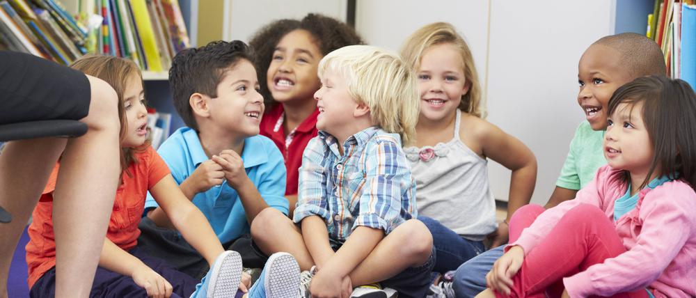 Von Bezirk zu Bezirk gibt es große Unterschiede. Während in Mitte und Friedrichshain-Kreuzberg laut einer neuen Studie alle Kinder aus Zuwandererfamilien in der Kita sind, trifft das in Marzahn-Hellersdorf nur auf rund 60 Prozent zu. 