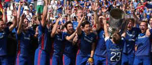 So sehen Sieger aus. Mannheims Männer feiern.