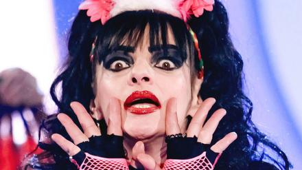 Schrill, bunt und gar nicht weichgespülte Texte: So kennt man Nina Hagen.