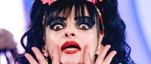 Schrill, bunt und gar nicht weichgespülte Texte: So kennt man Nina Hagen.