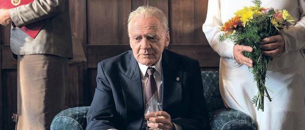 Jubilar mit Gemüse. Bruno Ganz als Altkader Wilhelm Powileit. 