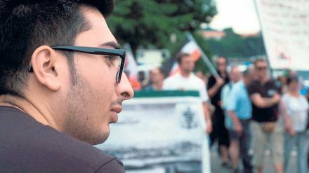 Realitätserfahrung. Der 17-jährige Said aus Afghanistan bei einer rechten Demo im sächsischen Freital. 