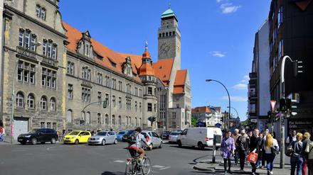 Mehr Rathaus! Mehr Bezirkspolitik! Mehr BVV! Das ist einer der Wünsche, die sich durch die Zuschriften unserer Leserinnen und Leser zu unseren Leute-Newslettern zogen. Im Bild das Rathaus Neukölln.
